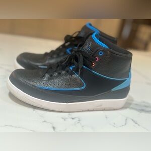 (A) Unisex /Women’s 8.5 black and blue Jordan sneakers